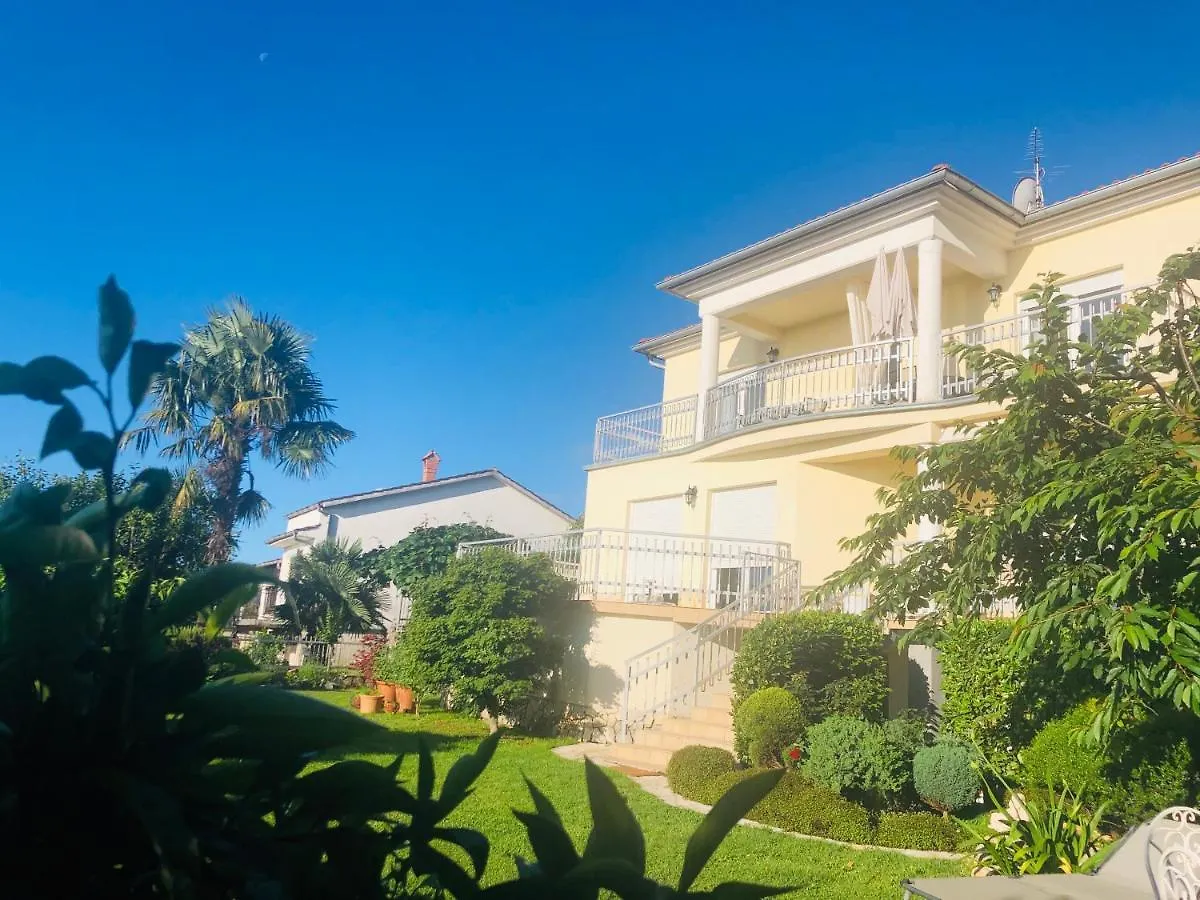 Apartments Molly Lovran 0*,  Kroatien