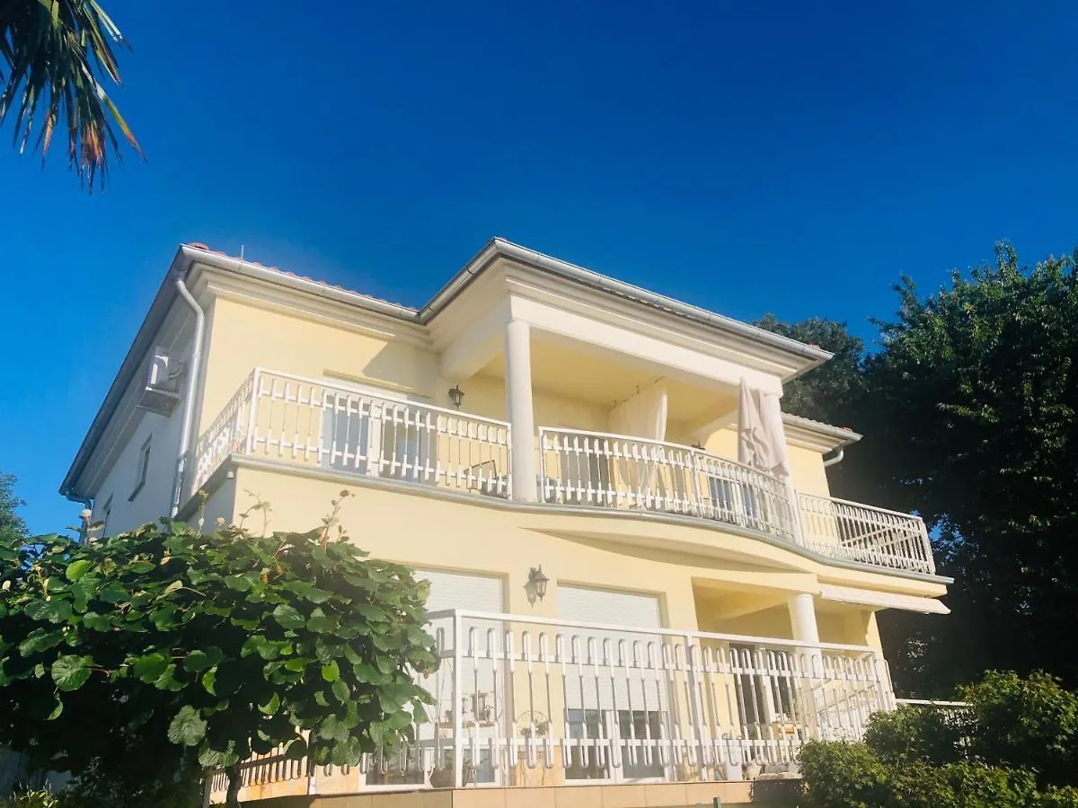 Apartments Molly Lovran Croatia
