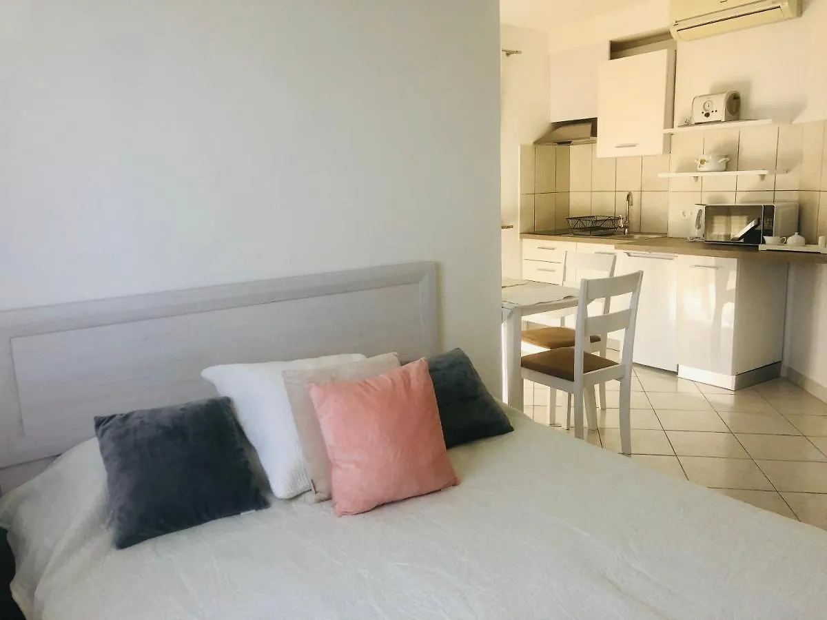 Apartments Molly Lovran 0*,